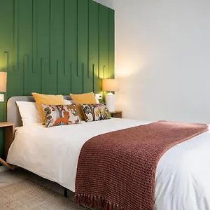 Hernando Colon Apartment